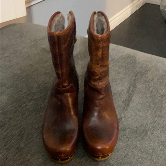 Ugg Lynnea Distressed Mid-Calf Clog Boots Size 7 - Picture 2 of 13